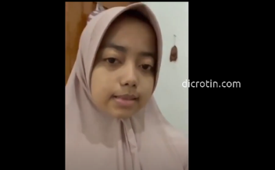 Cewek Jilbab Mukanya Sih Lugu Tapi Suka Pemer Memek