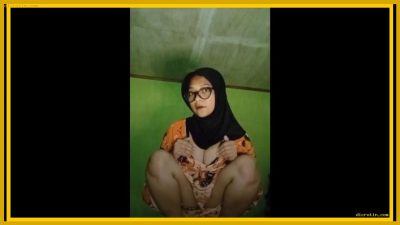 Sarah Jilbab Colmek Demi Memuaskan Hasrat Yang Tertahan