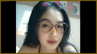 Selly Cewe Cantik Kacamata Colmek