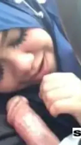 Bokep Indo Di BJ Tante Di Mobil