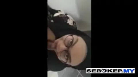 Bokep Indo Jilbab Hitam BJ Di Toilet