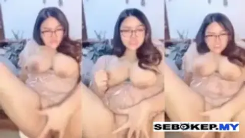Bokep Indo Mendesah Keenakan Cubit Uting Araa Toge Omek