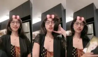 Risa Tjan Idola Kita Semua Pegang Anu Kenyal Instagram
